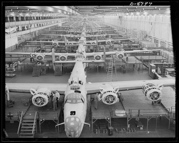 Photo of planes being built in a B-24 assembly line at Willow Run.